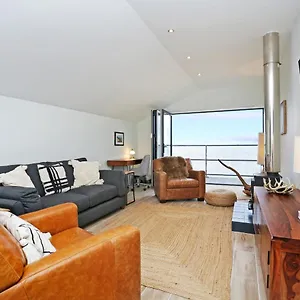 Musselburgh - Stylish 3 Bed With Stunning Sea Views Edinburgh